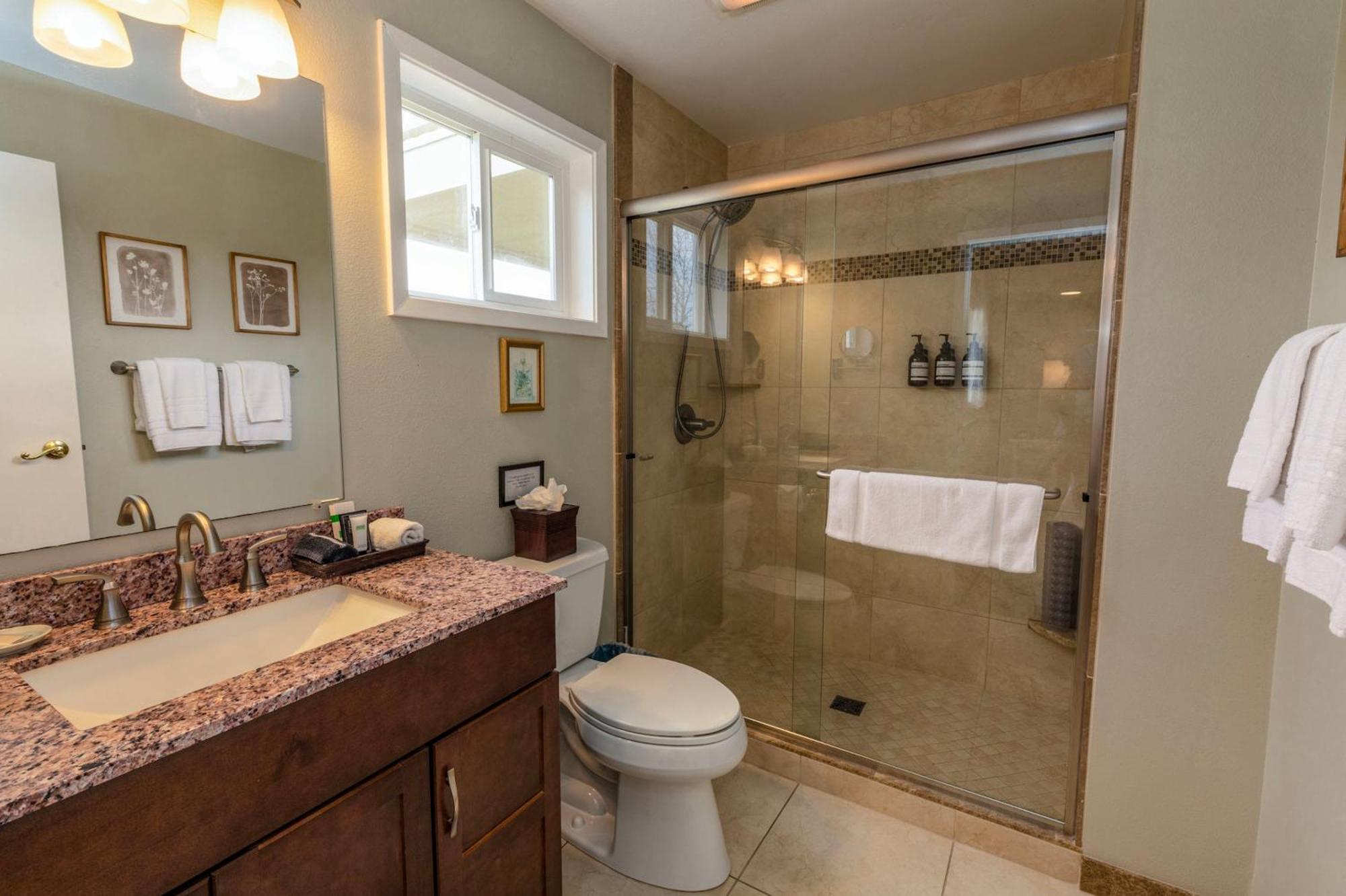Trumpeter Inn Friday Harbor Room photo