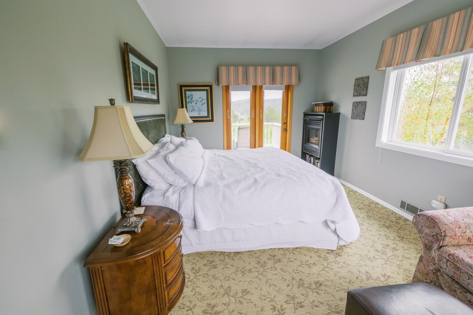 Trumpeter Inn Friday Harbor Room photo