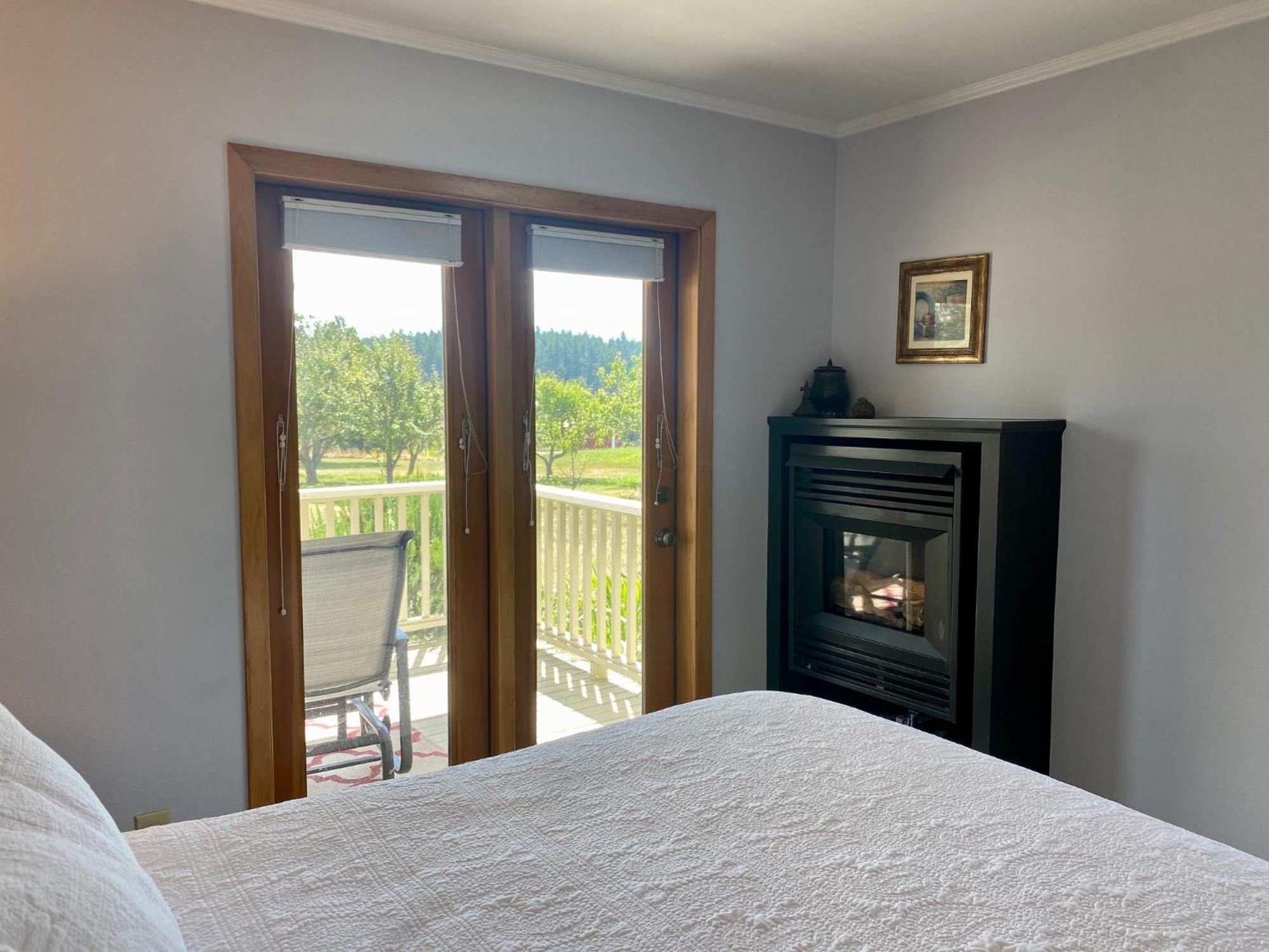 Trumpeter Inn Friday Harbor Room photo