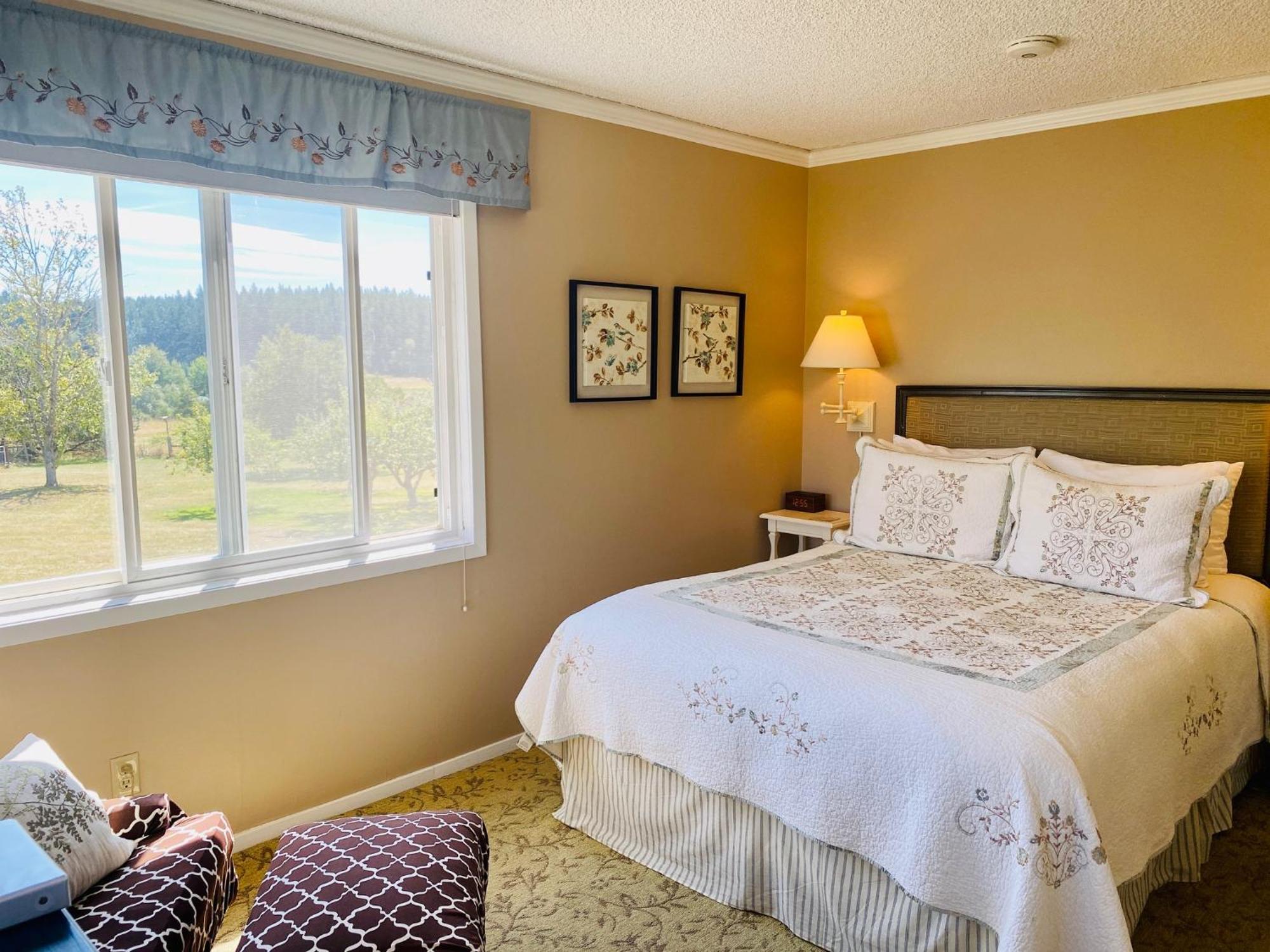 Trumpeter Inn Friday Harbor Room photo